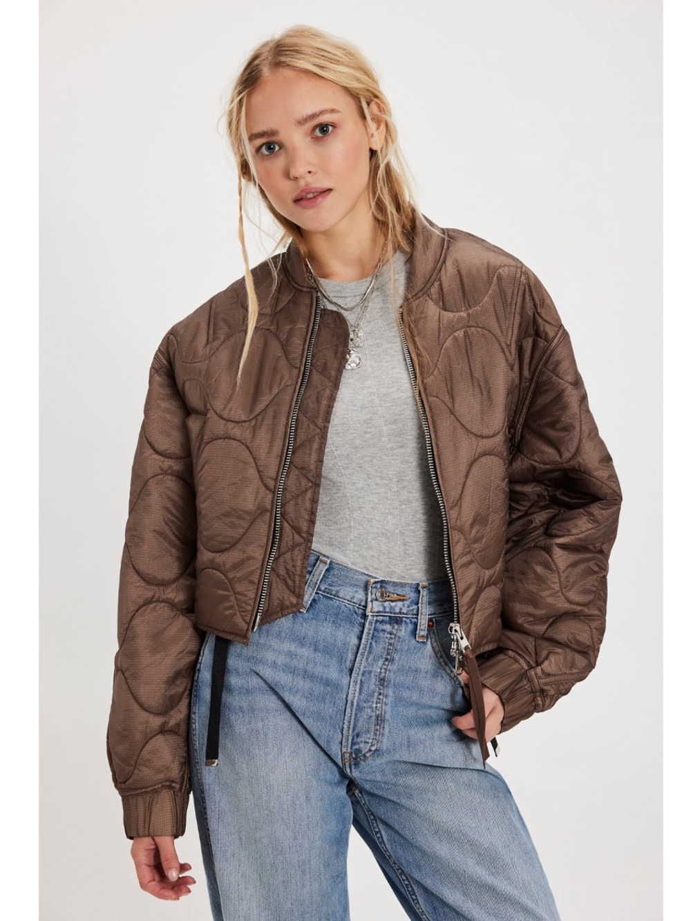 AGOLDE × Shoreditch Ski Club lona
Quilted Jacket
- Brown